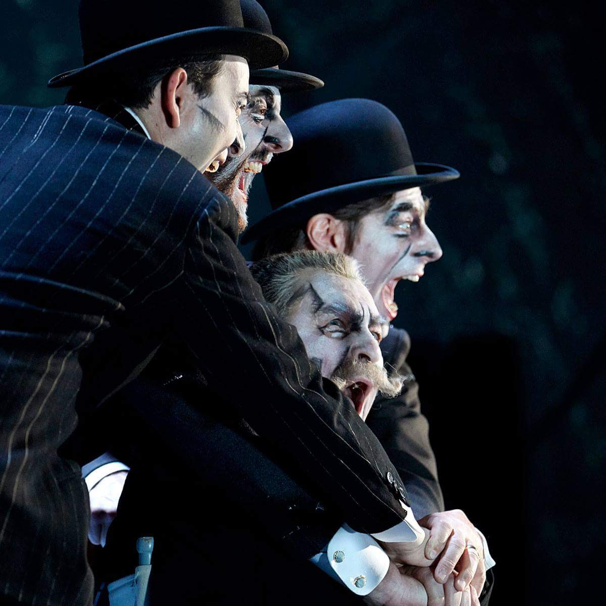 ComedieFr's tweet photo. Première ce soir : « La Résistible Ascension d'Arturo Ui » de Bertolt Brecht, mes. Katharina Thalbach. Jusqu'au 30 juin, Salle Richelieu. https://t.co/uXeXh6vw8q