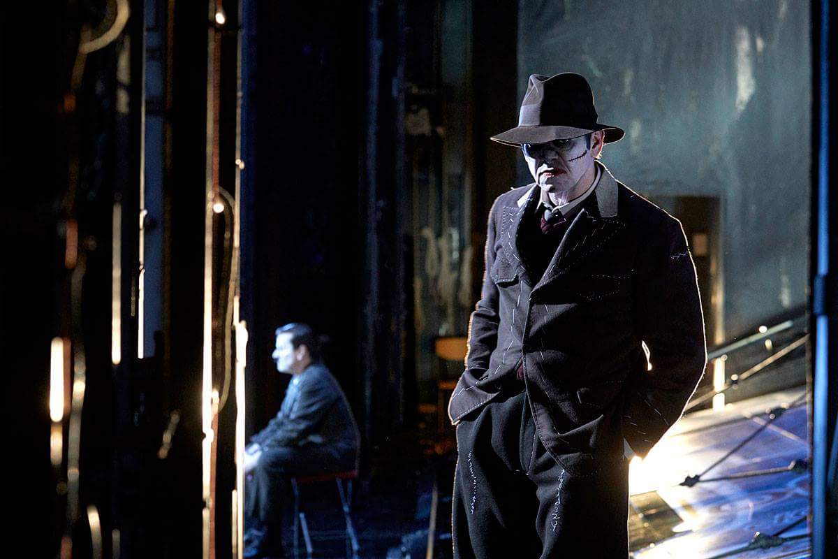 ComedieFr's tweet photo. Première ce soir : « La Résistible Ascension d'Arturo Ui » de Bertolt Brecht, mes. Katharina Thalbach. Jusqu'au 30 juin, Salle Richelieu. https://t.co/uXeXh6vw8q