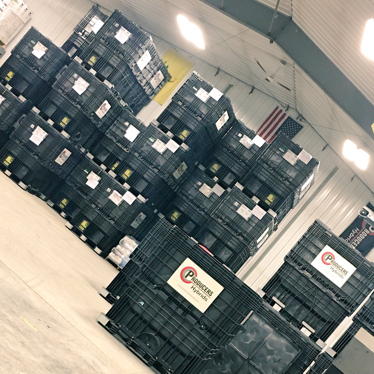 BablSeednTreat's tweet photo. Love seeing the shop fill up with #seed! It means spring and #plant17 is right around the corner. @ProducersHybrid https://t.co/hjhu7uP2eQ