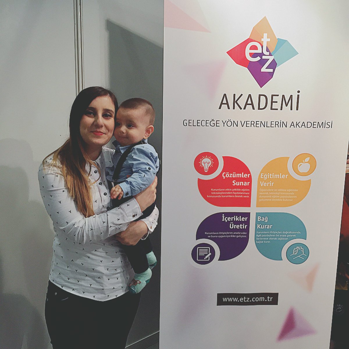 eek_bp_kp_mk's tweet photo. #educashow'un minik katılımcısı, #etzakademi standının bekçisi ve benim herşeyim olan bu şeyi çok çok çok seviyorum! 👩👦😊 https://t.co/Z9zc5SsdBh