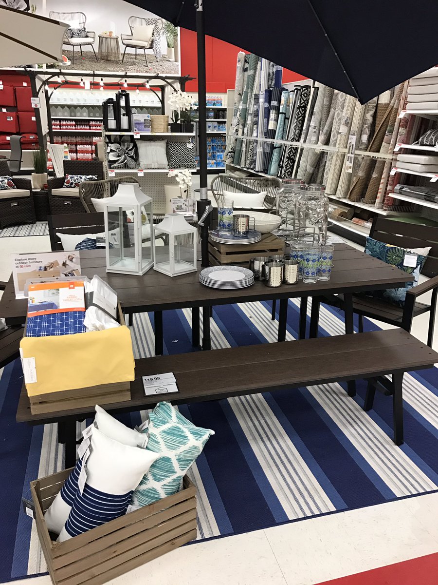 76gretchen's tweet image. Changed up #patio decor today, opportunity to draw guests in #vmtl #target @JenieBrisson @Howard_JoshT @ashleysunYYC