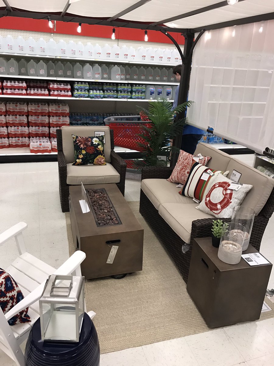 76gretchen's tweet image. ITS SUMMER TIME IN SEASONAL #patio #vmtl #target @JenieBrisson @Howard_JoshT @ashleysunYYC