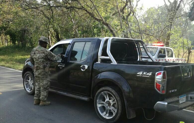 aeronavalpanama's tweet photo. Aeronavales de Estación Aérea/Santiago/1ra. Región en Punto de Control y vigilancia/vía que conduce a Playa Santa Catalina y Playa Banco. https://t.co/eo4RMyFVE3