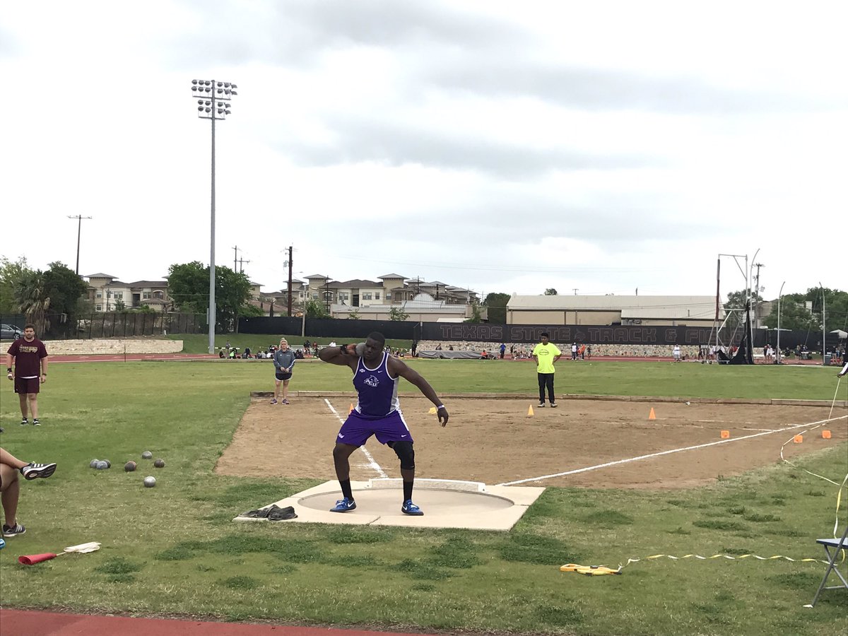 ACU_TFXC's tweet photo. Josh Hunter now tossing the shot put. His first throw landed at 15.84m, just off his personal best. #ACUTF #GoWildcats #BobcatInvite https://t.co/EfYNWcYVYz