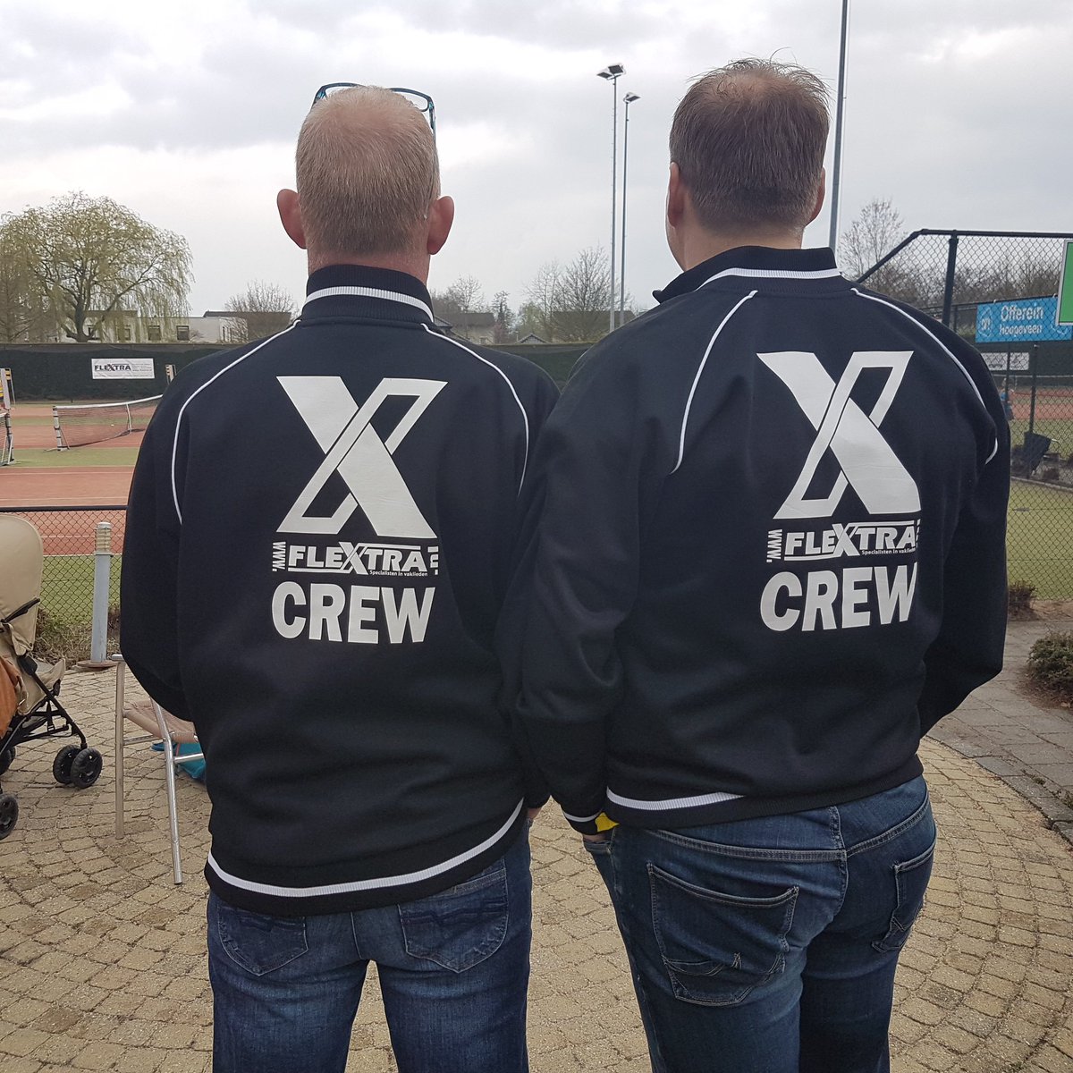TennisTotaalOpe's tweet photo. Hier en daar een regenbuitje, maar alle wedstrijden zijn gespeeld. Morgen de laatste dag! #flextraopen #hoogeveen #tennis https://t.co/UKN1DS367E