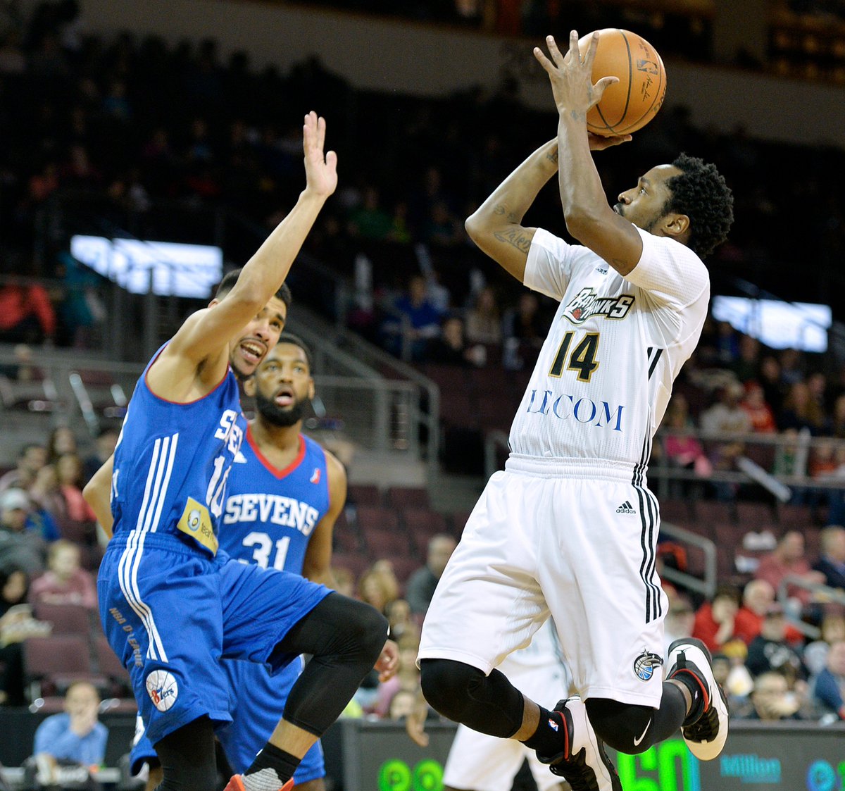 etnmunch's tweet photo. @ErieBayHawks top @Sevens 115-78 in season finale. Photos: https://t.co/pKEcZkdEXg #ErieLive https://t.co/f73o5J1sgV