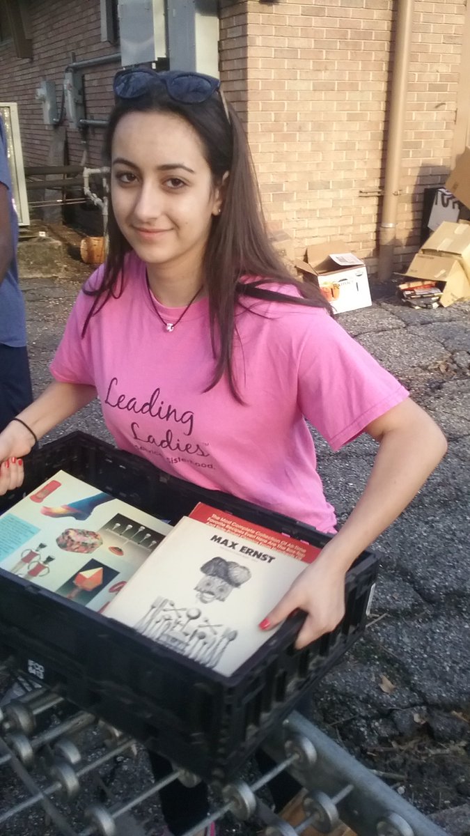 leading4ever's tweet photo. Thank u to all the awesome volunteers who woke up early to work the #FriendsOfTheBellaireLibrary booksale today!! #ServiceAboveSelf #JoinLL https://t.co/xbmZTF452N