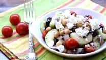 Greek Garbanzo Bean Salad

Greek Garbanzo Bean Salad–tips were to try creamy italian, increase feta, serve over delectablesalads.com/greek-garbanzo…