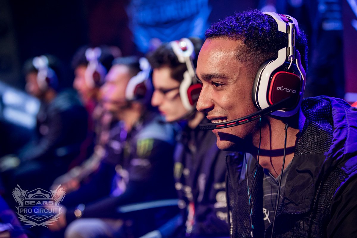 GearsEsports's tweet image. SCORE UPDATE: @TeamEnVyUs takes down and delivers @echofoxgg their first loss this weekend 2-0. live.gearsofwar.com #GearsAC