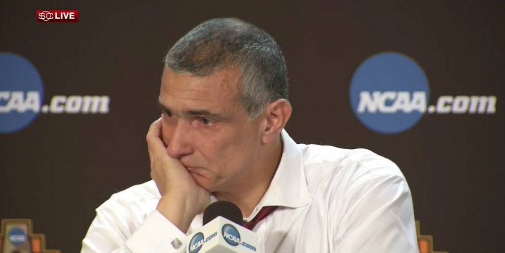 theScore's tweet photo. VIDEO: You're a good man, Frank Martin. #FinalFour https://t.co/BUnvzmVKrv https://t.co/KQC7QhCkUn