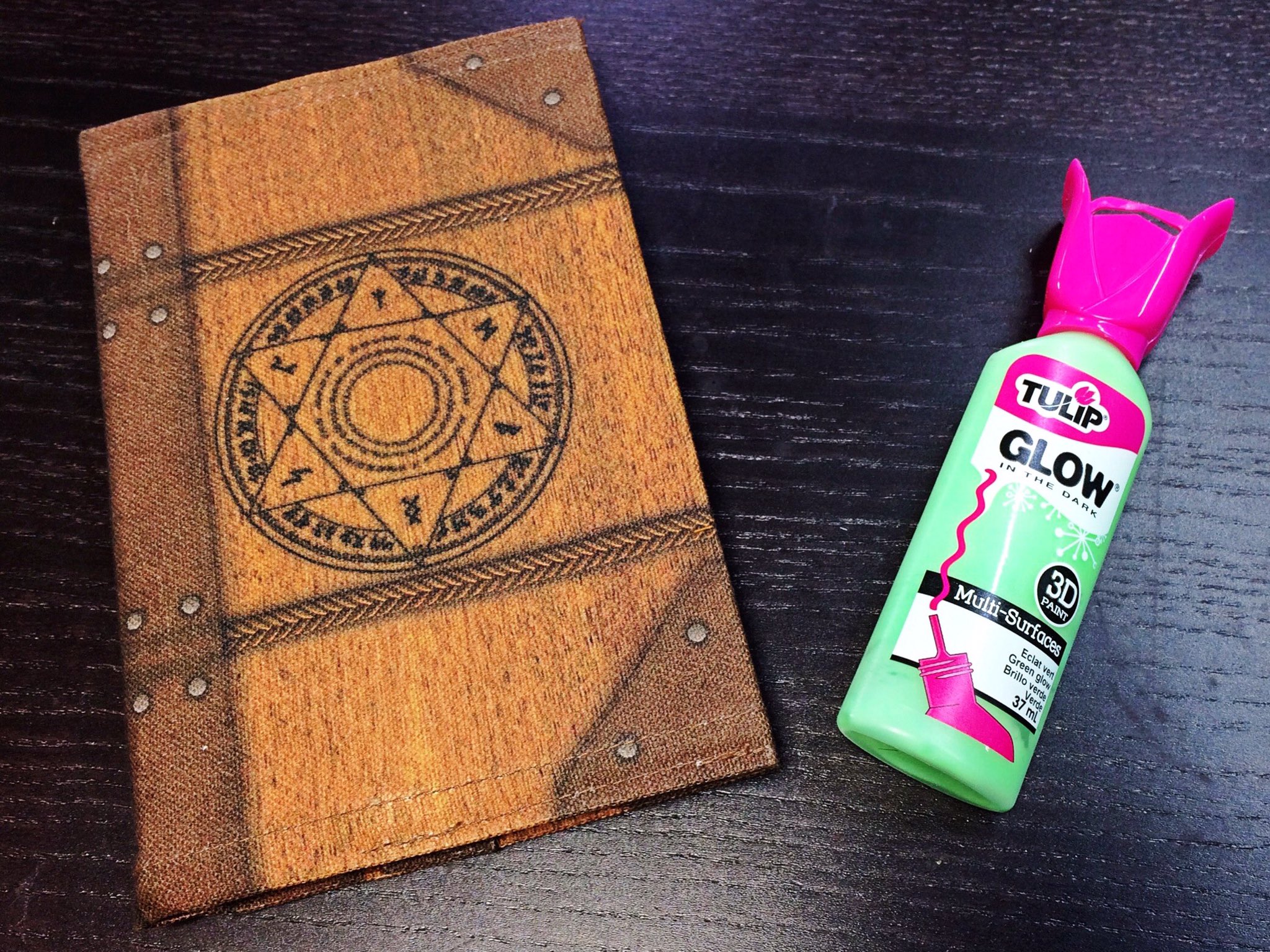 飛び出す魔導書 Twitter