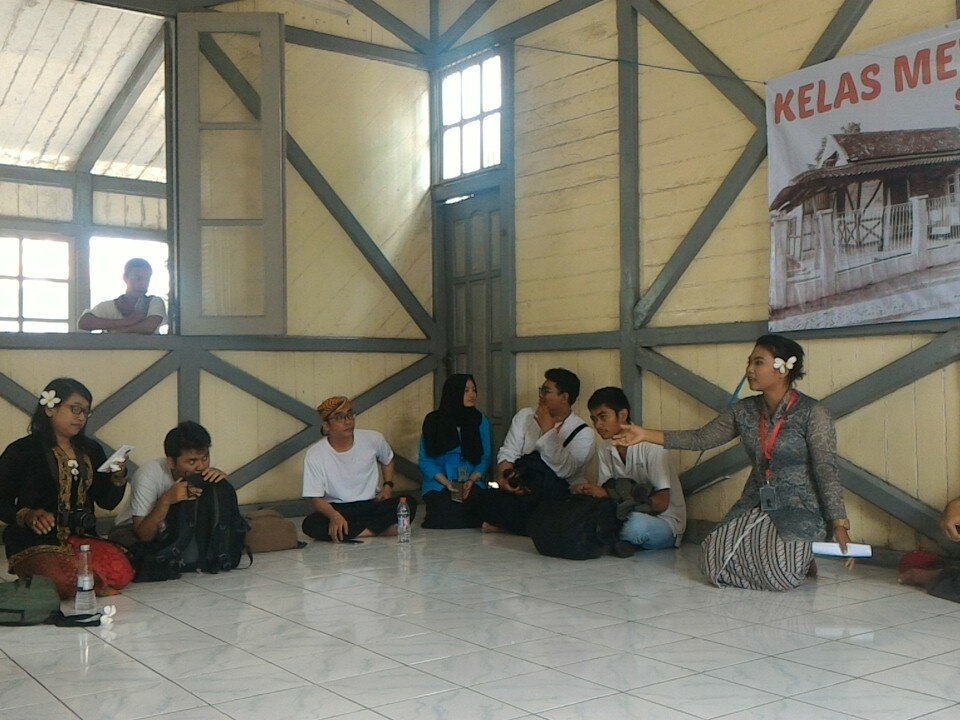 pembagian kelompok untuk mulai jelajah heritage #MewarnaiIndonesia <a href="/Emak2Blogger/">KEB</a>