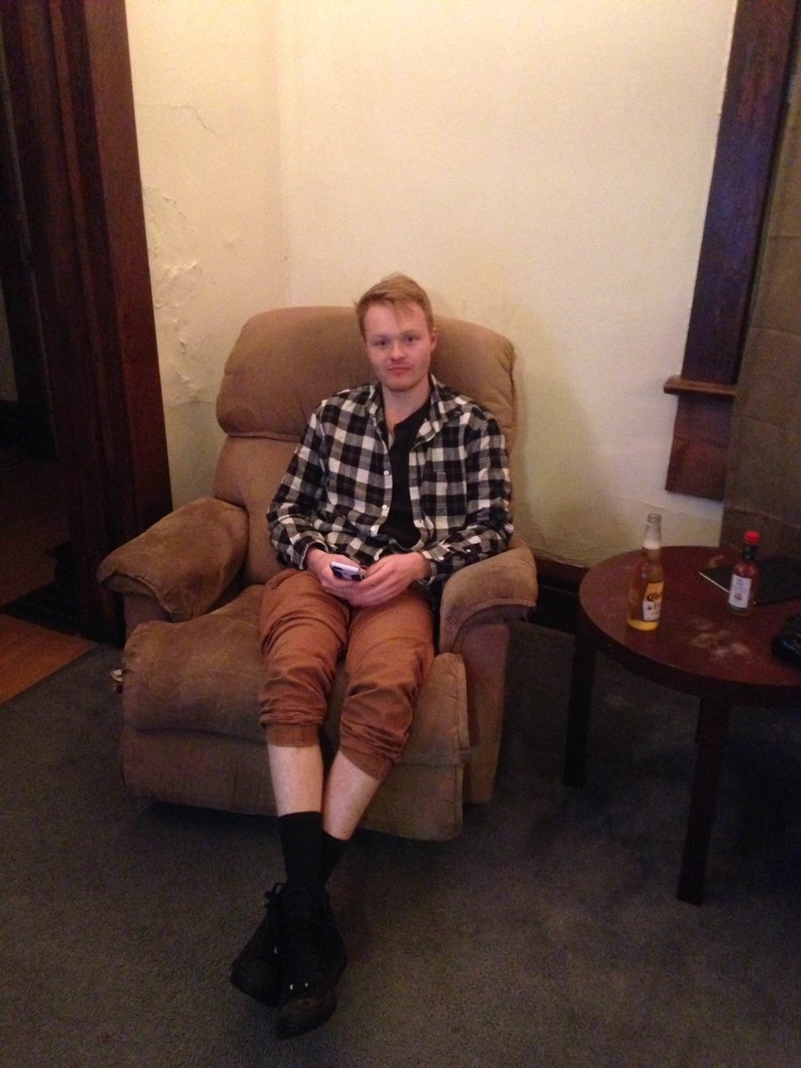 RogerDavis's tweet photo. This is what became of Chardon class of 2013's best dressed winner. https://t.co/tsW0Jo9SQ0