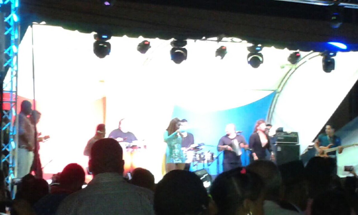 AntonPty's tweet photo. Feria de Antón llenísima a esta hora. Un ambiente increíble. Excelente presentación en la tarde de Samy y Sandra Sandoval. Muy buena feria🙌🏼 https://t.co/Bon9qwv4Ob