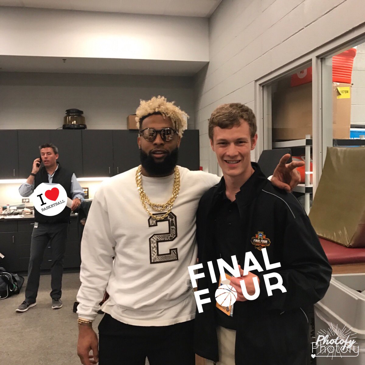Potter33kelley's tweet photo. Hey @TPotTheManager remember that time you worked the final four & had all access & met @OBJ_3 #coolnessfactor #offthecharts #UnitedWeZag https://t.co/9eiUfw5wXZ