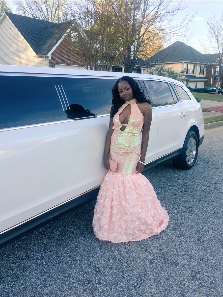 _ronyaehaa's tweet photo. Black barbieee 💅🏽 #excLUEsive #Prom2017 https://t.co/zvJfexoIRY