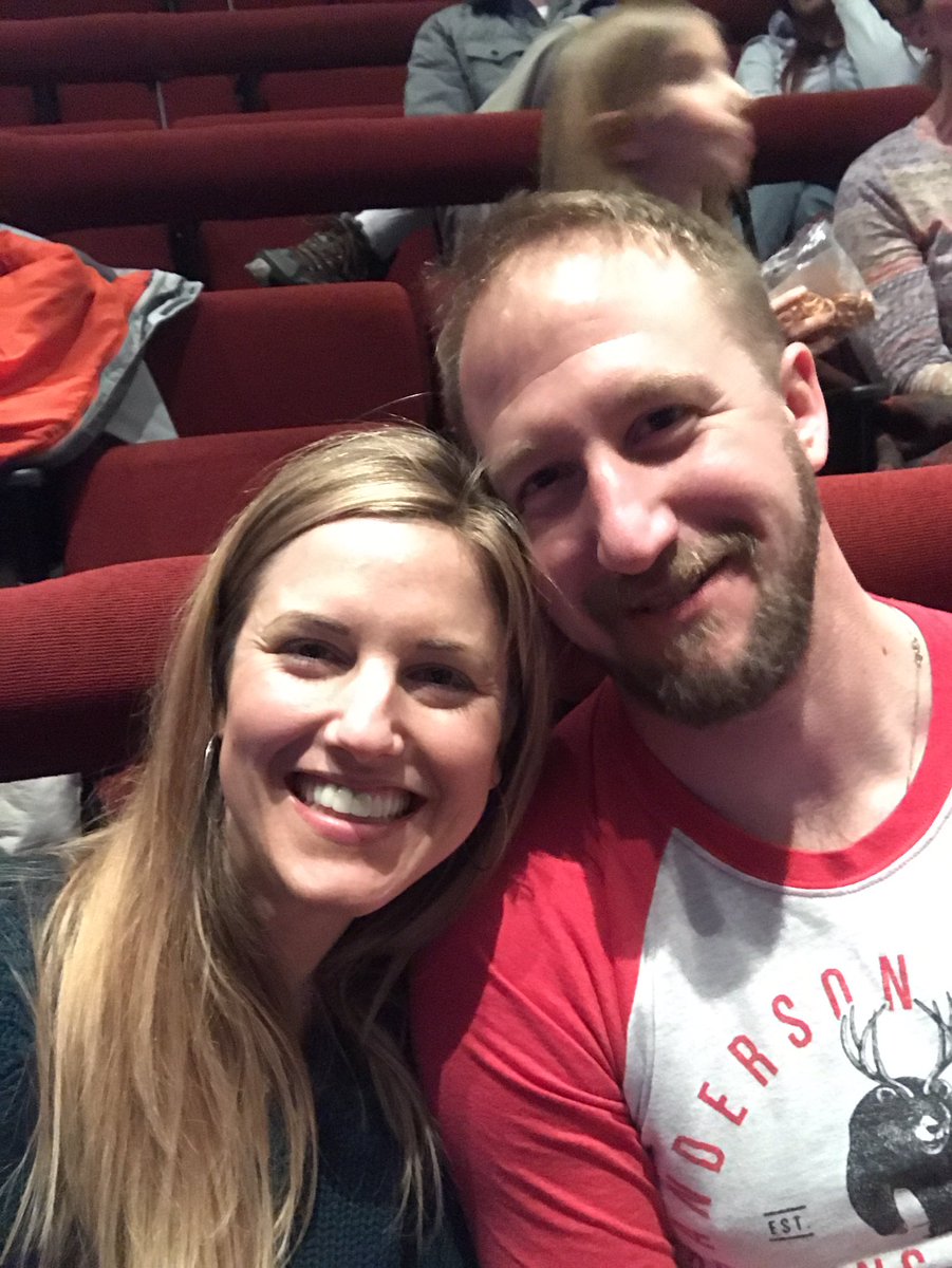 HeathrElyse's tweet photo. Hi Alton! Flew in from SF to see the show: I like mushrooms; how do I know which ones I can pick and not kill my self? #altonbrownlive :-) https://t.co/iDmjOUpm37