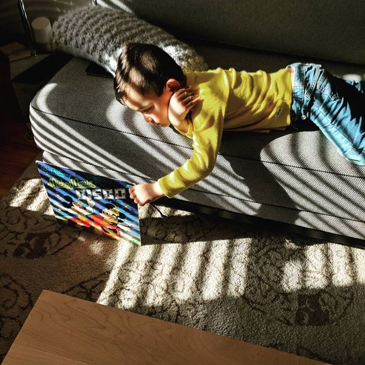 jayele72's tweet image. Ara's idea to relax and listen to one of my childhood records.  Pretty awesome if you ask me :) via Facebook ift.tt/2nv07nG