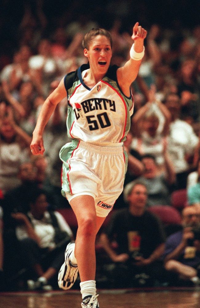 BlueSky_Sports's tweet photo. Congratulations @rebeccalobo on making it into the Basketball Hall of Fame! #wnba #basketball #hof #southwicktospringfield https://t.co/7WximtzrLP
