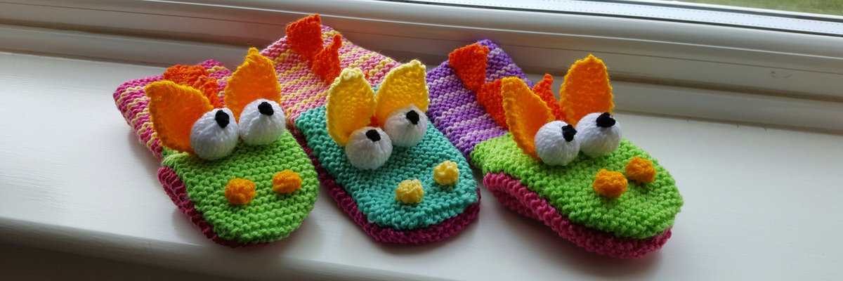 FileyOf's tweet image. Festival Dragon glove puppets. Hand knitted. Available to buy at £4 each