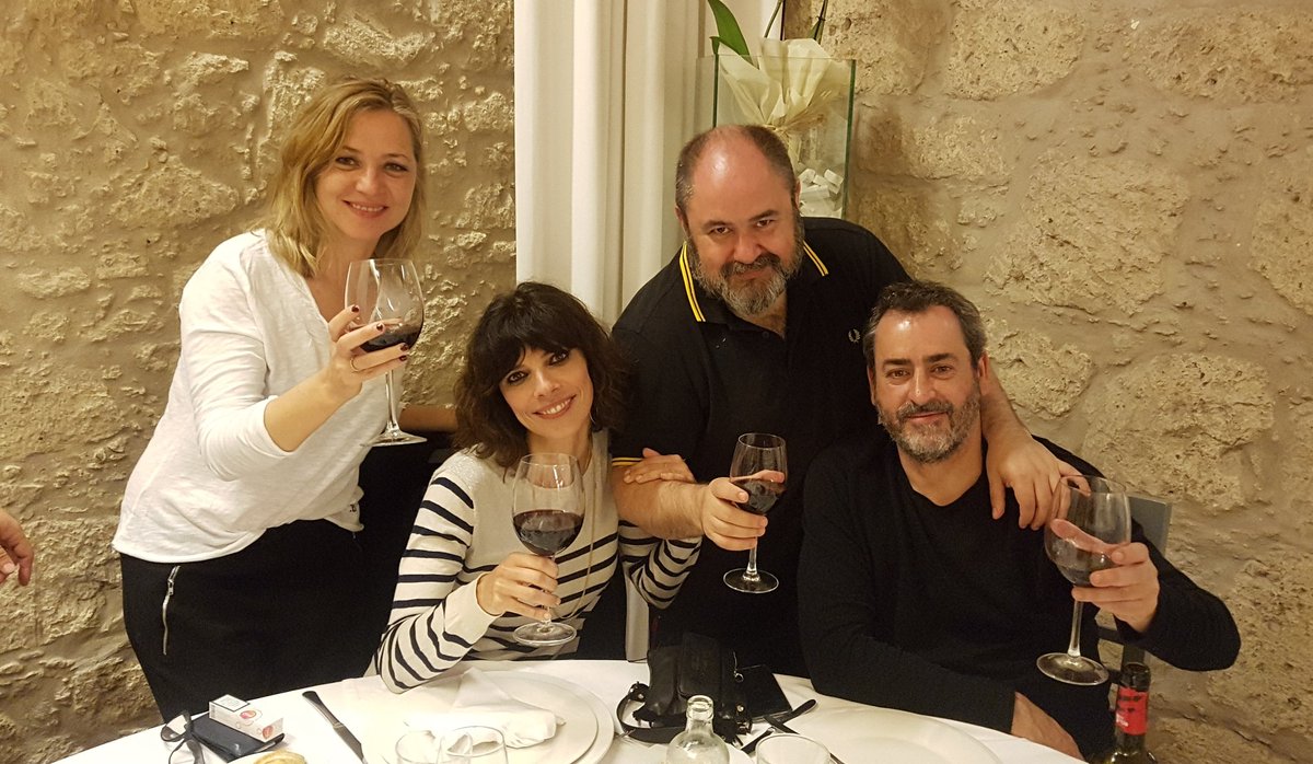 TOTAL_NICK's tweet photo. @TorbenBetts Spain toasts for you after last show! https://t.co/P7nXD84kH1