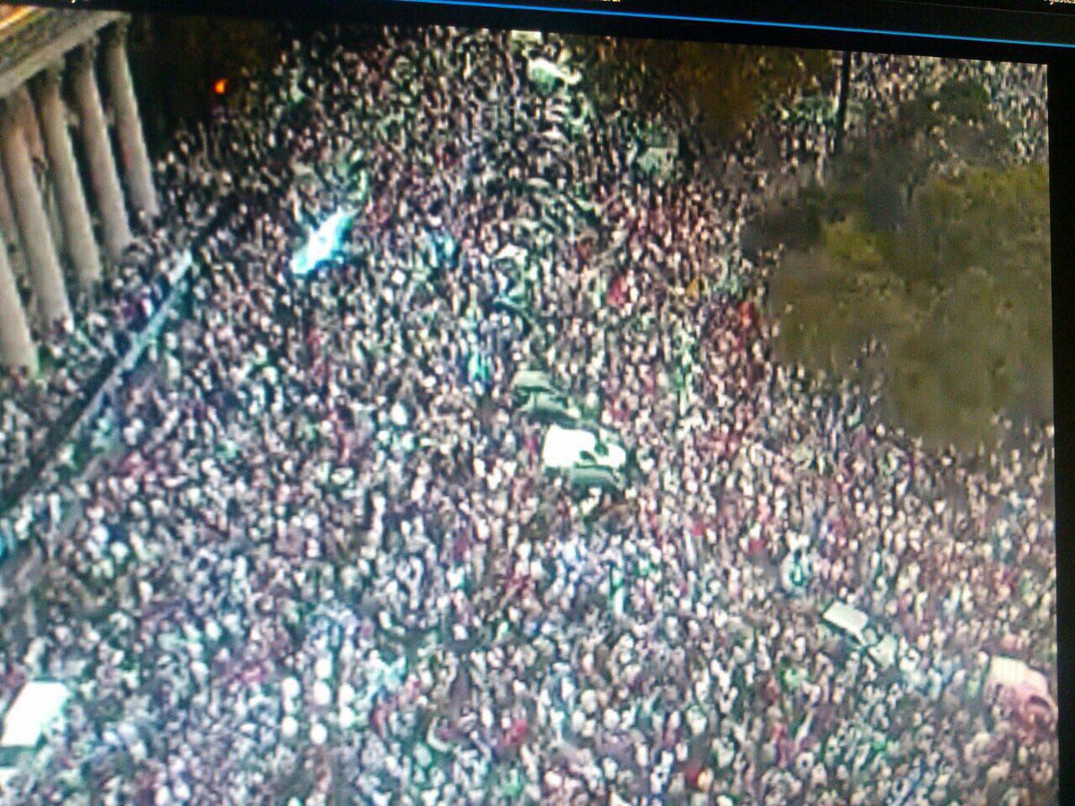 Por nuestra Democracia, la de todos los argentinos.