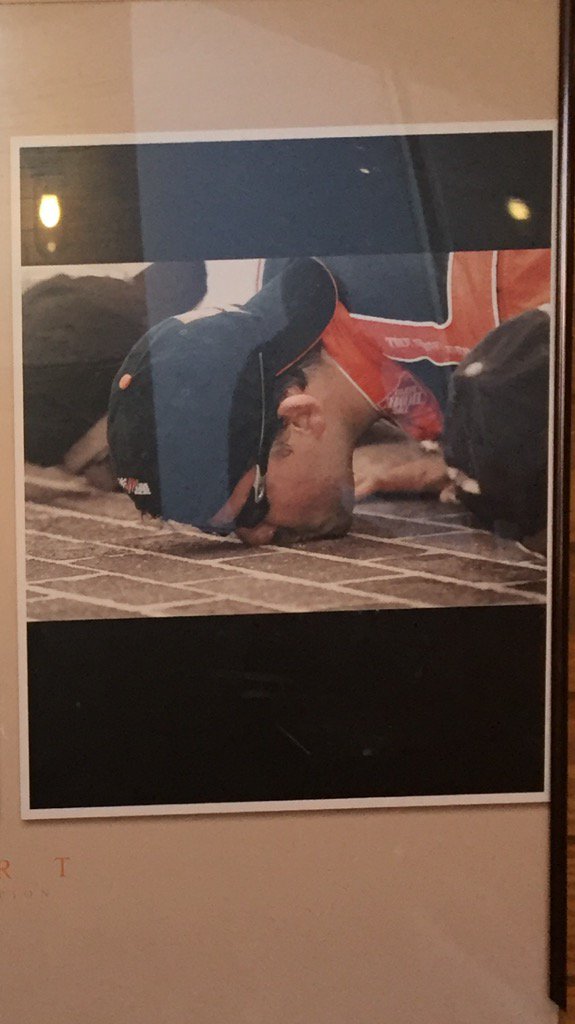 A great pic of Tony Stewart kissing our very own yard of bricks in Indy!