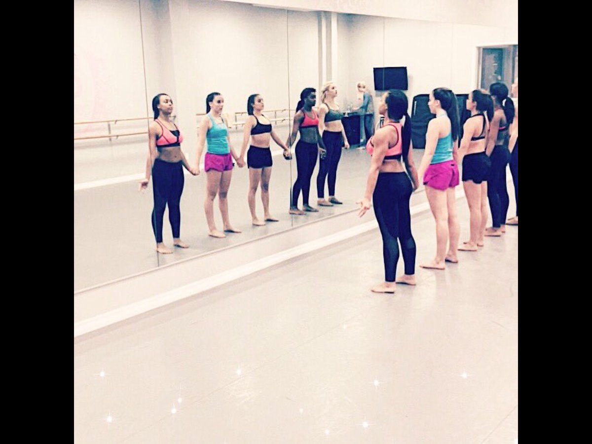 Dance_Deja's tweet photo. We are settling in our new dance studio quite nicely. Love you girls @GiannaOberlin @LilyHerfmann @TaySprouse @DancerGucci https://t.co/AjNFLWTwfH