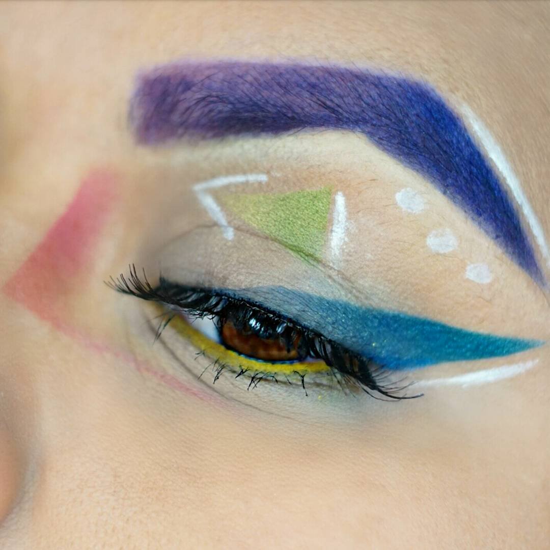 #geometric #eyelook using the <a href="/Pop_Beauty/">POPbeauty</a> Bright Delight palette. #saturdaymorning #aprilfoolsday