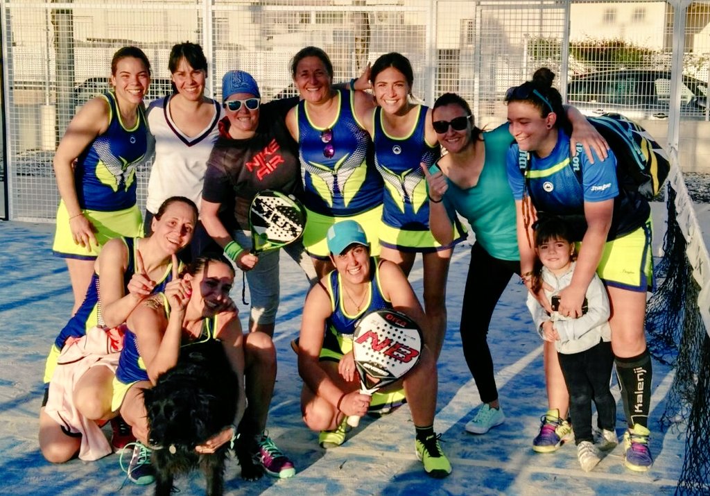 AquadelFem's tweet photo. Feliz por la entrega y el corazón​ de hoy equipo.Seguimos + retos + desafíos #ConGanas #mejorconunasonrisa #PadelFemenino #SNPadel #gameday https://t.co/Iv5yvbR8Em