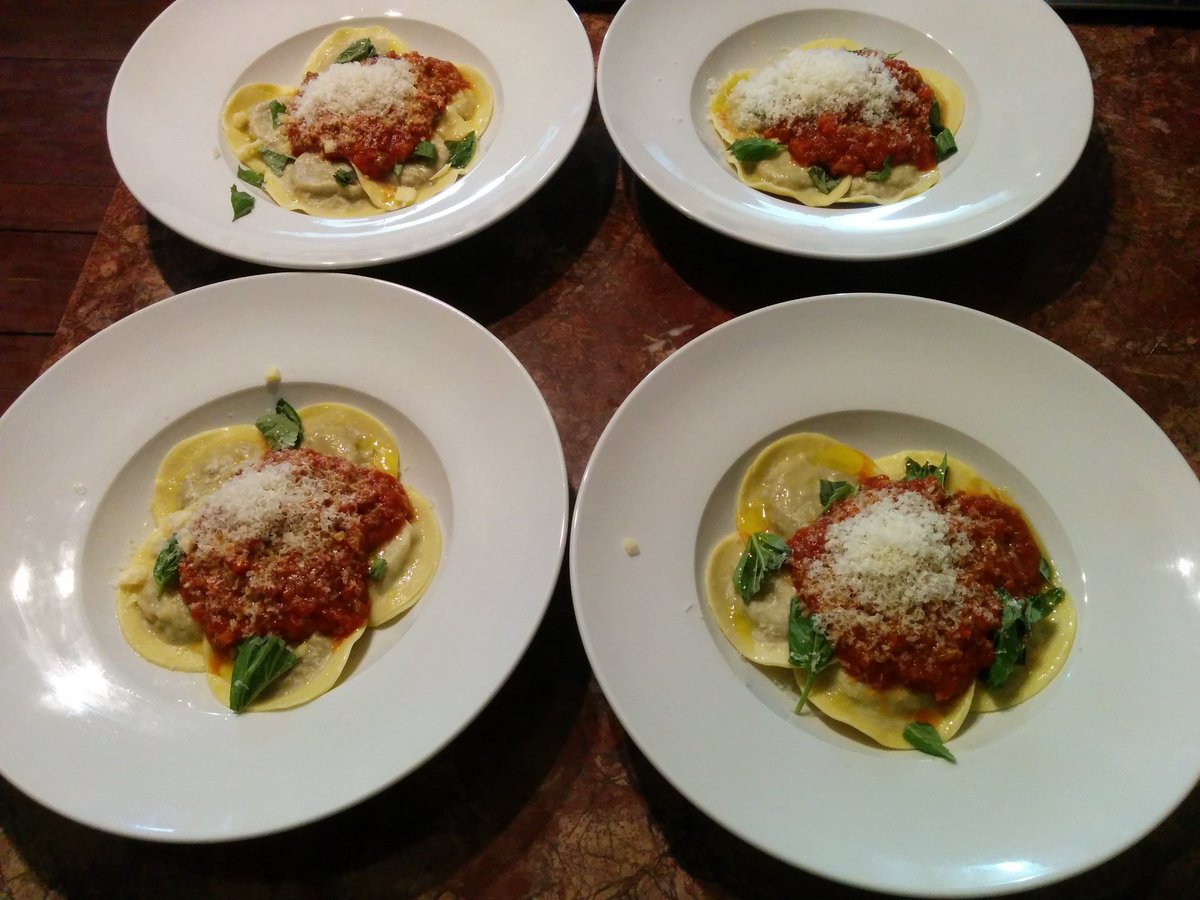 This is how we Ravioli 'round here.

With <a href="/figandpepper/">mysmallfarmns</a> @sameldrum <a href="/ChefDaveSmart/">Dave Smart</a>