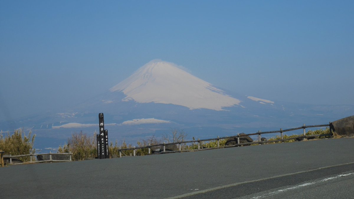 taiyogenki's tweet photo. Mazdaターンバイクに残雪、美しい富士山。#LOVECARS #CARCLE #車好き #CAR #車中泊 #箱根ターンバイク #富士 https://t.co/Cq9TSNQodN
