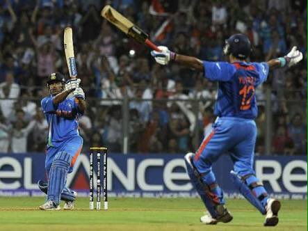 FullFaceOfBat's tweet photo. This day that year Dhoni finishes off in style. What a day. What a fabulous victory. 🏆#worldcupmemory @msdhoni @YUVSTRONG12 @harbhajan_singh https://t.co/sY85BFlwD3