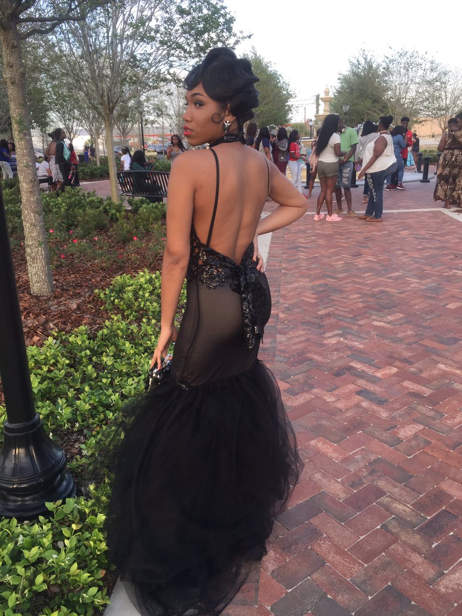 keepldaosoc's tweet photo. I deceived that I'd make my own prom dress since I'm majoring in Fashion Merchandising &amp; Retailing... And I'm proud to say I DID THAT https://t.co/06Tvre8csE