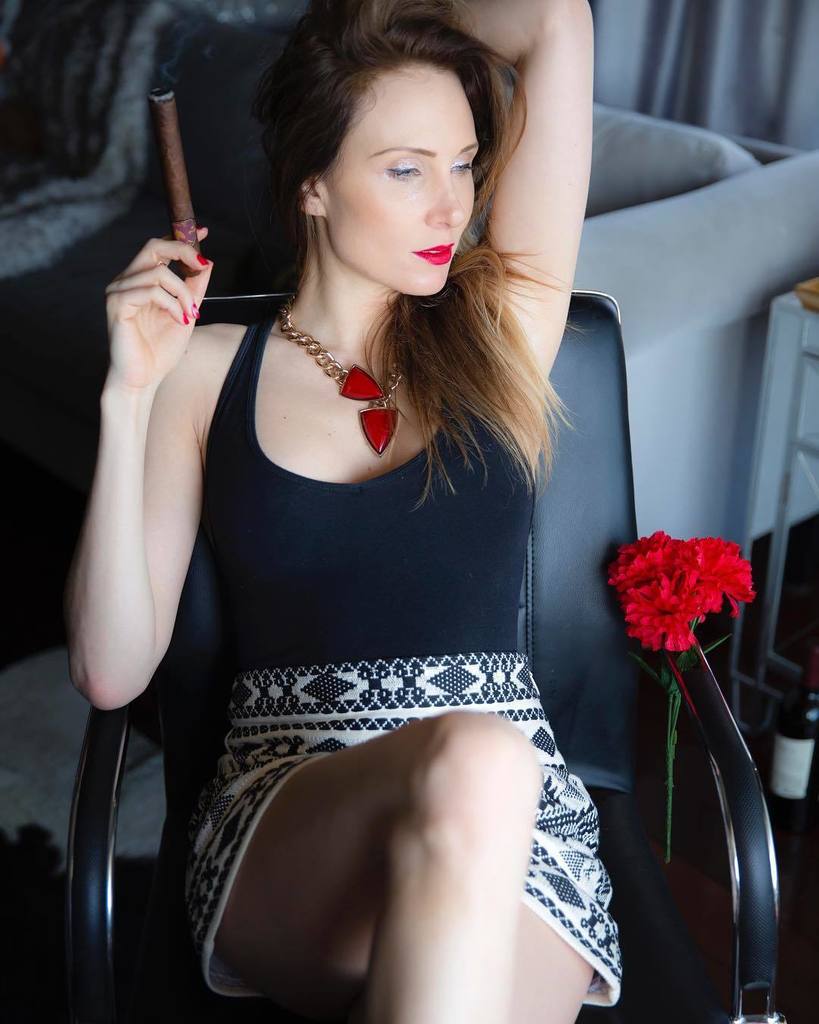 Loving this #valeroso rosado. Had to have another this week :) have a fun #saturdaynight 🥃💨
#smoking#cigaroftheday… ift.tt/2nrV1rA