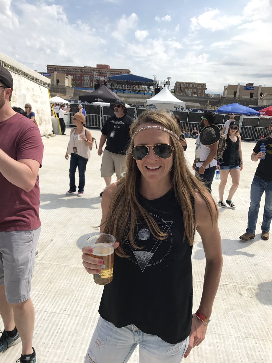 paapefive's tweet photo. #EDGEFEST https://t.co/niw4ARKyKg