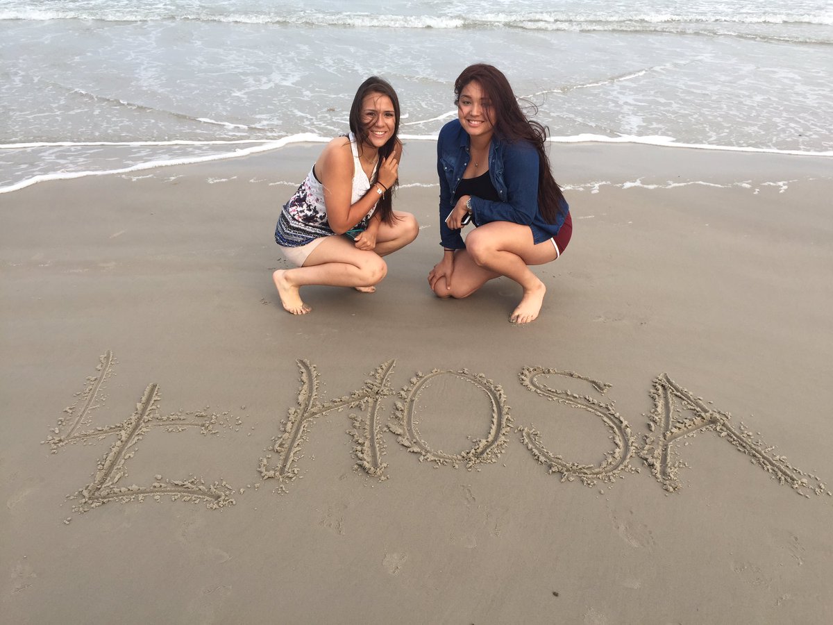 LevellandHOSA's tweet photo. HOSA State students visiting the Port Aransas beach! #stateHOSA #findyourvoice https://t.co/IxkS6AO8fF