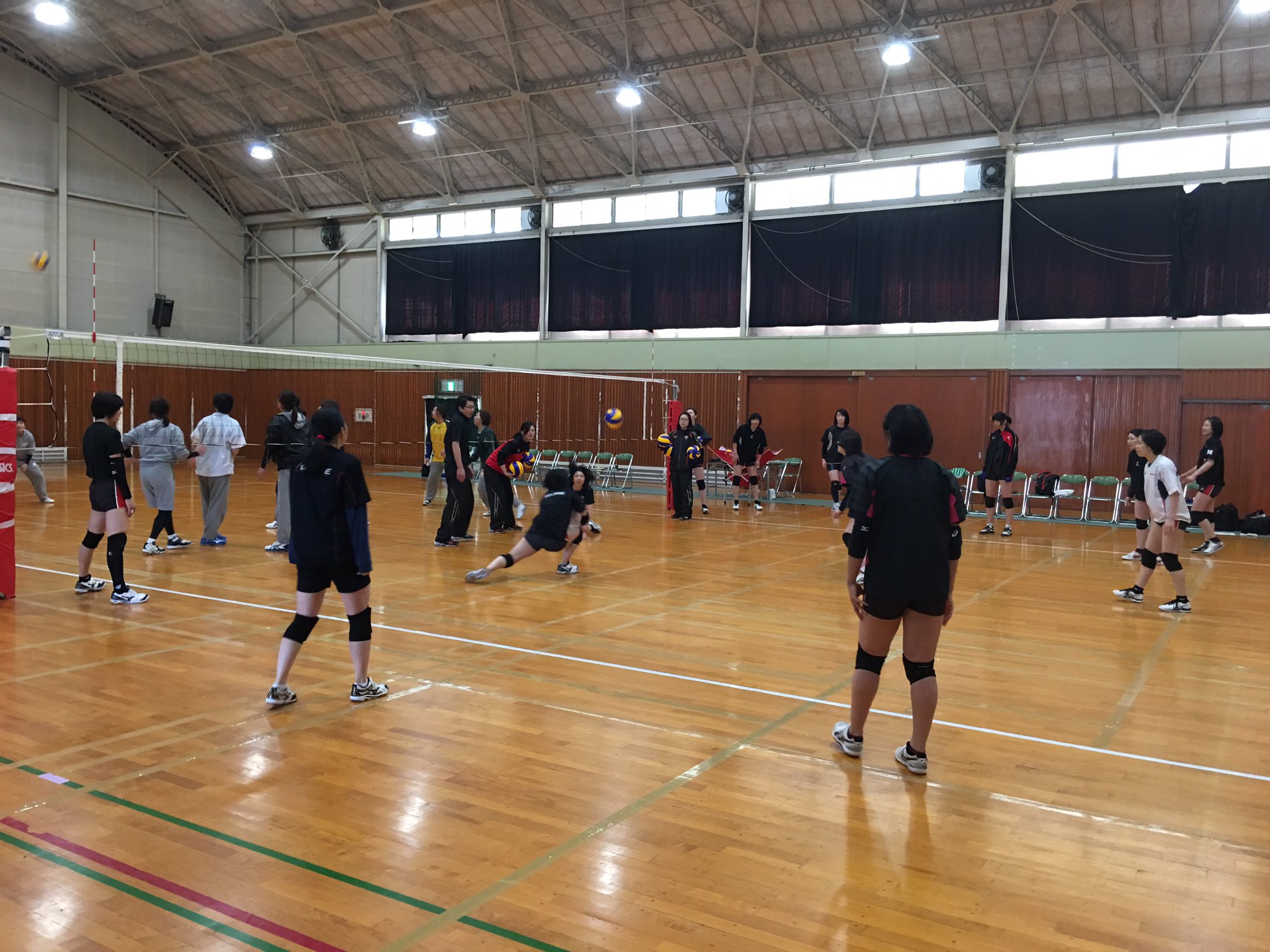 バファロー Pa Twitter 一枚目桜井市芝運動公園総合体育館 二枚目桜井市民体育館 なう 近畿9人制バレーボール総合女子選手権大会2日目にきてみました ２つの体育館が隣接している2ヶ所で本日は行われています 最初は桜井市民体育館で富士通テンとパナソニックes大阪