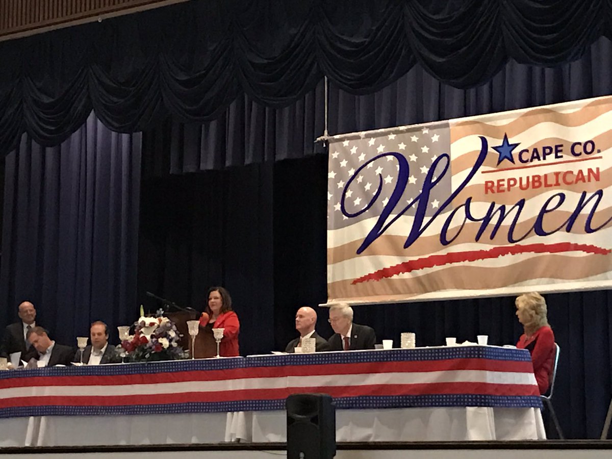 Rep <a href="/FriendsofDonna/">Donna Lichtenegger</a> very proudly introducing Mr Mark Mix, pres of the National Right to Work Committee!  #capelincolnday17 <a href="/caperepublicans/">CapeRepublican Women</a>