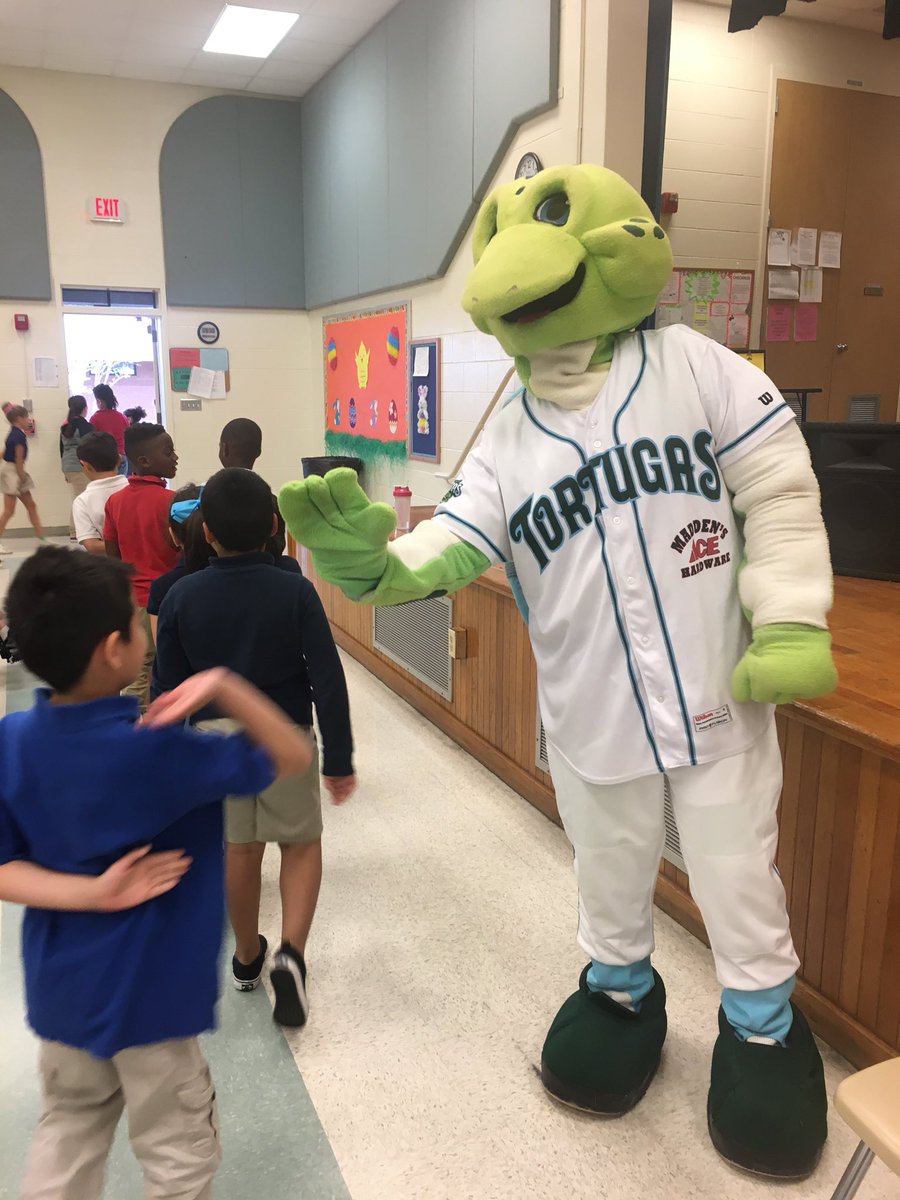 simpsonsupersta's tweet image. Thanks @daytonatortugas for promoting reading in our @volusiaschools @Go_Dragons2015 #happyclassrooms #vcsignite