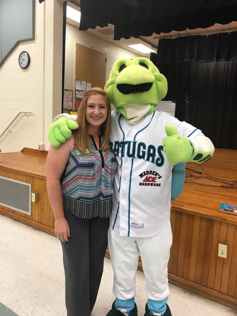 simpsonsupersta's tweet image. Thanks @daytonatortugas for promoting reading in our @volusiaschools @Go_Dragons2015 #happyclassrooms #vcsignite