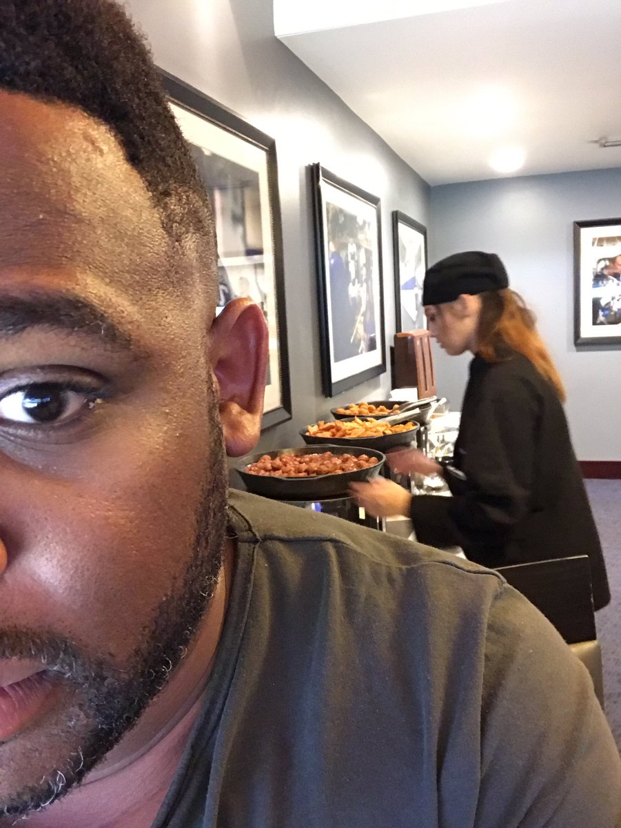 MiguelFuller's tweet photo. Where she going with the meatballs???? #GoBolts @TBLightning #ChaseClub https://t.co/BwOZVSgQYj