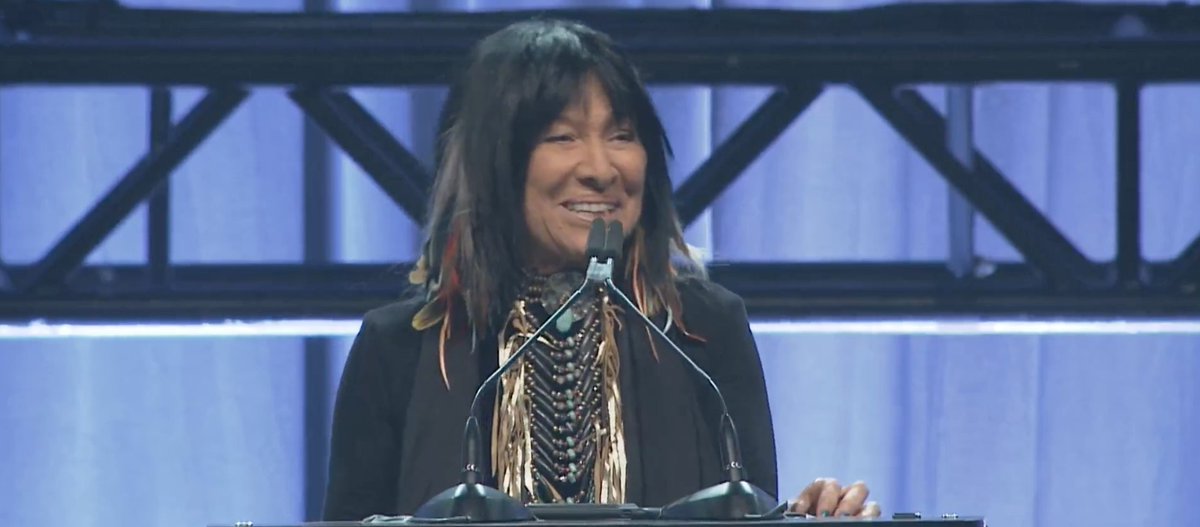 .<a href="/BuffySteMarie/">Buffy Sainte-Marie</a> accepts the 2017 Allan Waters Humanitarian Award at the 2017 JUNO Gala Dinner &amp; Awards presented by <a href="/SOCANmusic/">SOCAN</a>! #JUNOS