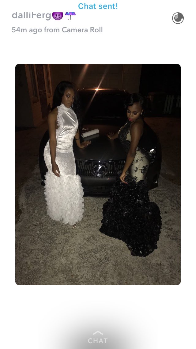 Pebblesss__'s tweet photo. Been braiding hair all day.. and my fingers hurt like shit... but my cousin ZIDDDDD THAT #Prom2k17 #QueenInWhite β¨ππππΎπ https://t.co/M4hmXobd7o