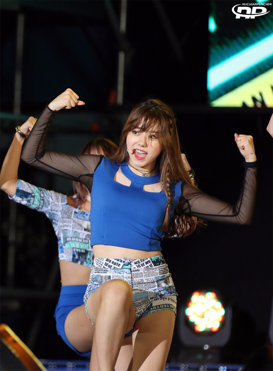 Nuclear_Puncher's tweet photo. 서울시청행사 #아이오아이 #김소혜 #추억돋네 ㅠㅠ https://t.co/0gpegeLOcH