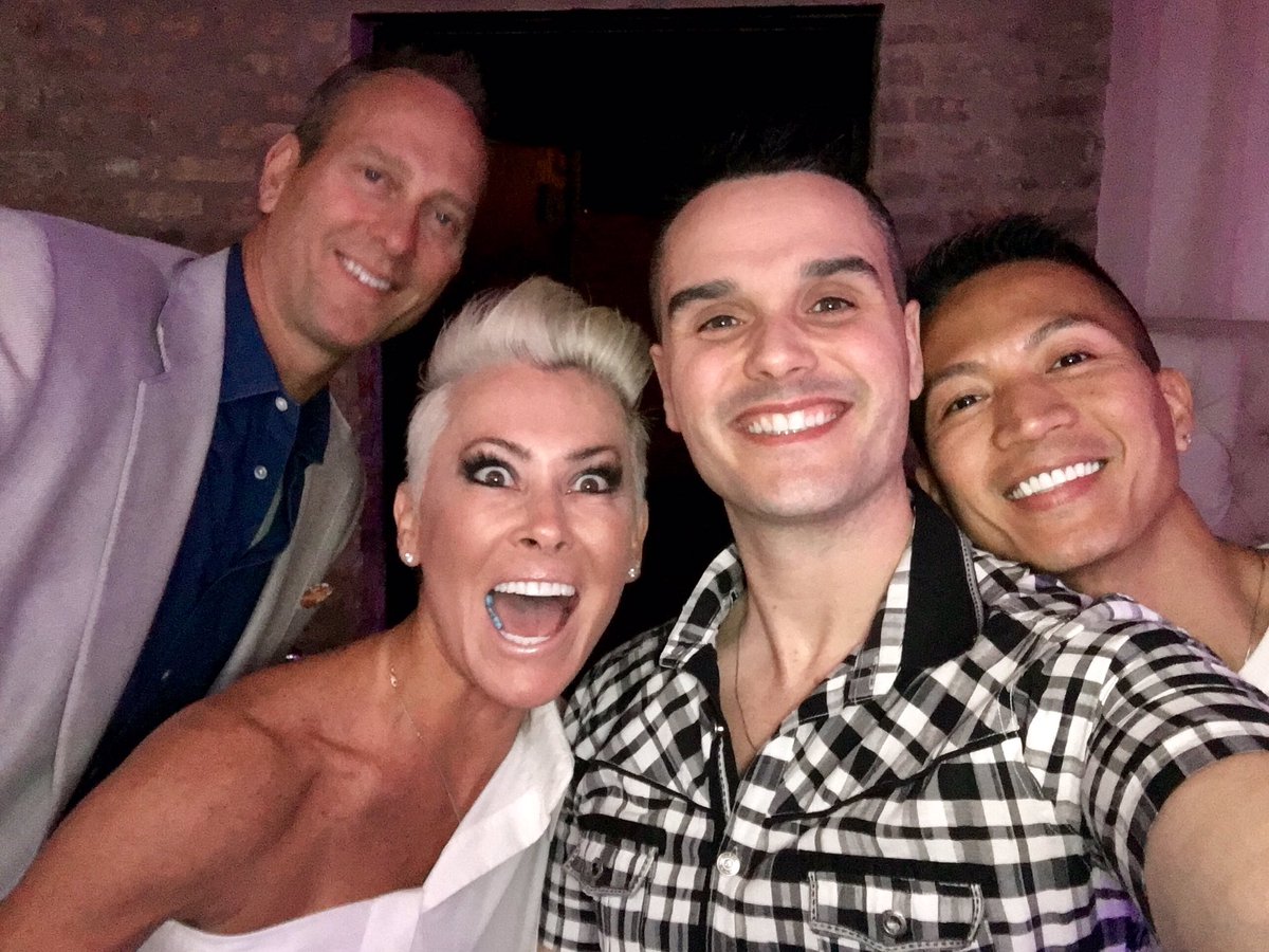 JamesHydeIII's tweet photo. Big 40th Birthday MONTH with my amazing crew! #MiniBarChicago #UPshow https://t.co/mmURTNdOen