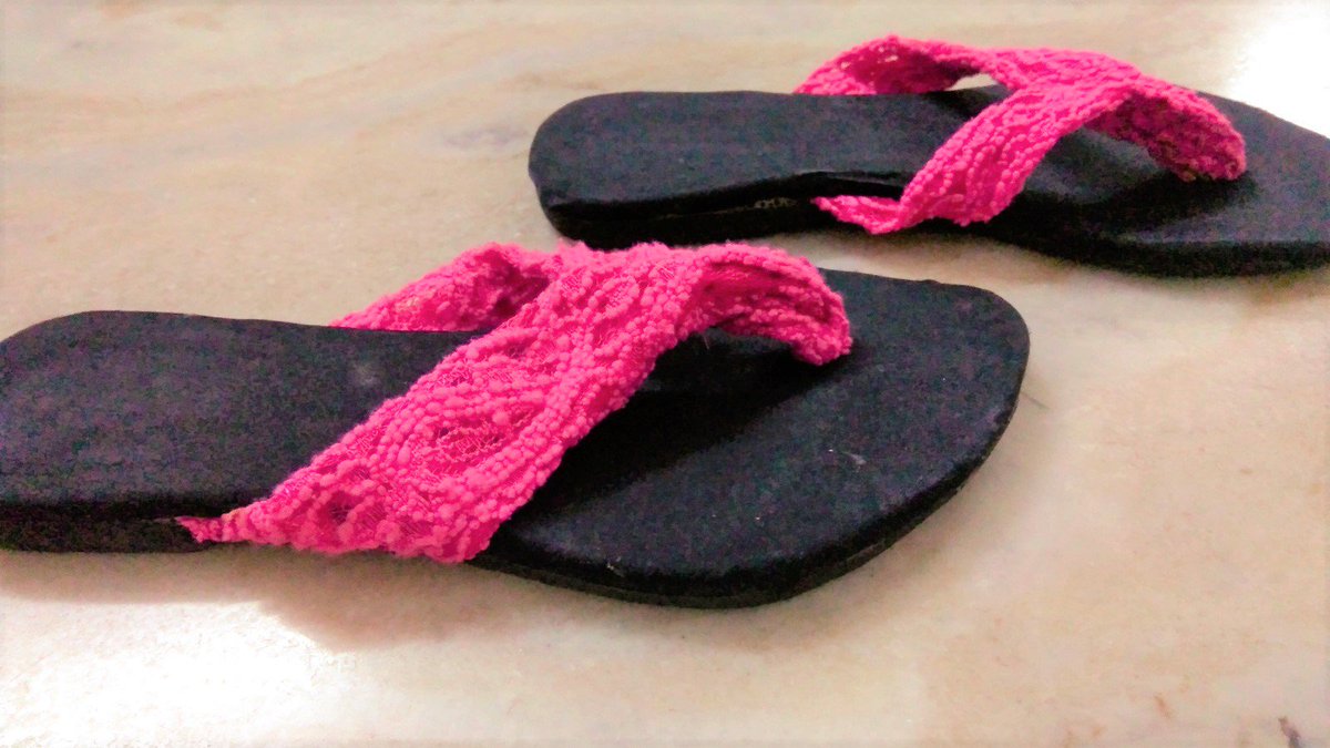 Revontulle's tweet photo. DIY SANDALS: LACE FLIPFLOPS!! 
https://t.co/LG2waHz8rp
#revontullé #diy #Diy  #diysandals #footwear #flipflops #sandals https://t.co/1WxW5XutGE