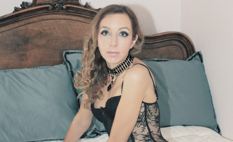 Jewelry for Lingerie sheyna.com/2017/04/02/cor…