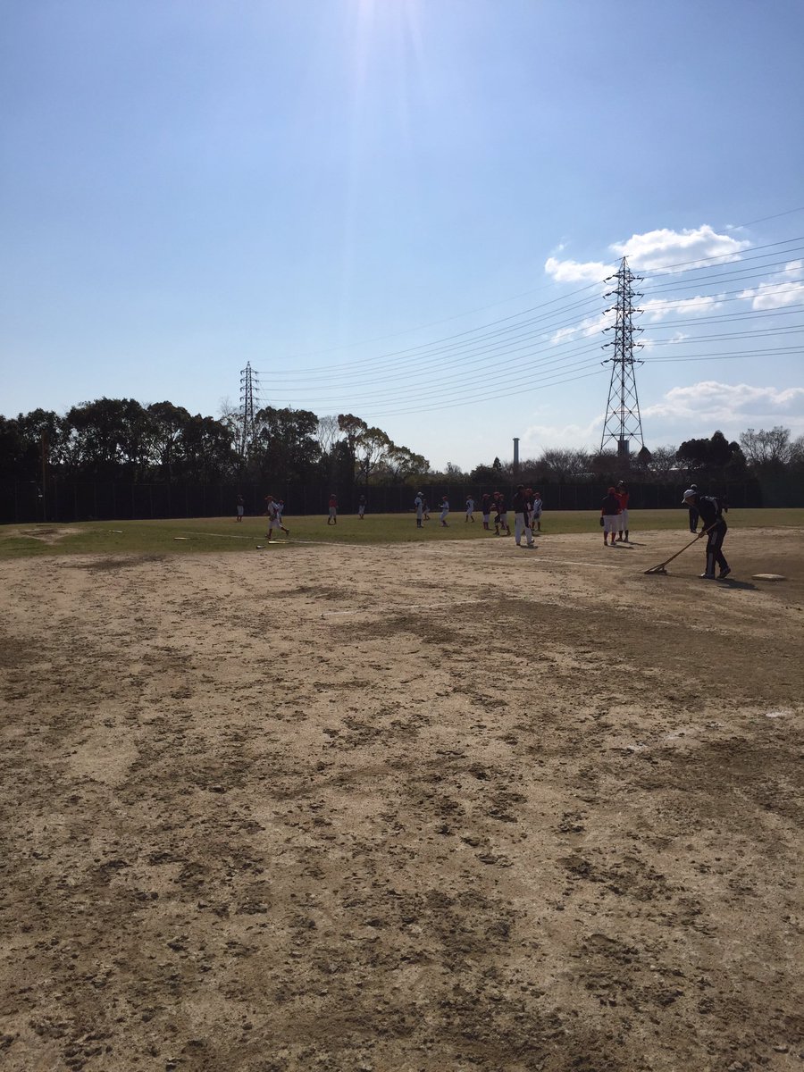 PA_girlsyakyu's tweet photo. ポカポカ日差しの中寝屋川公園で練習です。
3年間ピュアで頑張って来た3年生の先輩達も本当に今日で最後の練習（ ;  ; ）
グランドに響く声を聞くだけで色んな事が思い出されます。
練習時間はたったの2時間ですがこのメンバー最後の練習、密度の濃いものになりそうです。 https://t.co/fM0r8WngDc