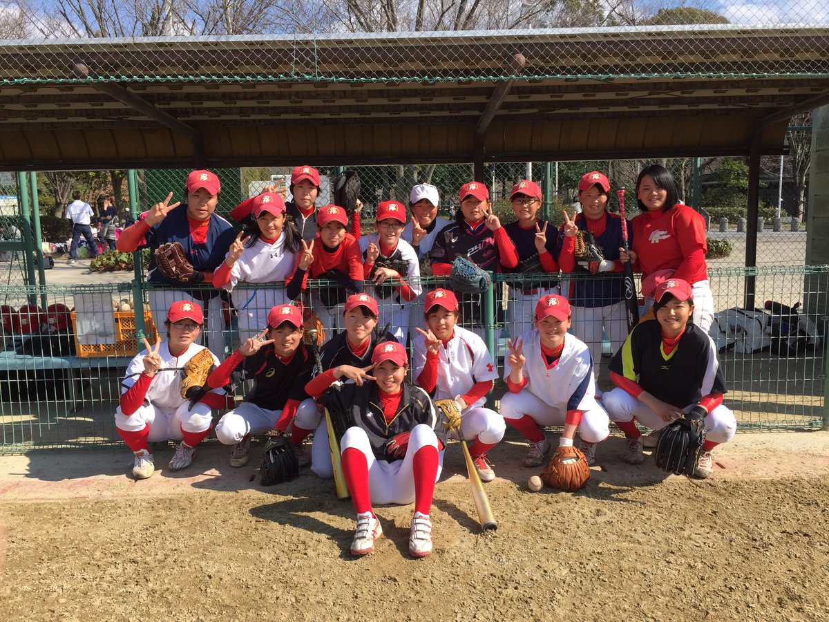 PA_girlsyakyu's tweet photo. ポカポカ日差しの中寝屋川公園で練習です。
3年間ピュアで頑張って来た3年生の先輩達も本当に今日で最後の練習（ ;  ; ）
グランドに響く声を聞くだけで色んな事が思い出されます。
練習時間はたったの2時間ですがこのメンバー最後の練習、密度の濃いものになりそうです。 https://t.co/fM0r8WngDc